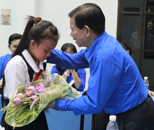 Binh Duong លើកដម្កើងយុវជនរៀនសូត្រ ធ្វើតាមពាក្យទូន្មានលោកប្រធានហូជីមិញ។